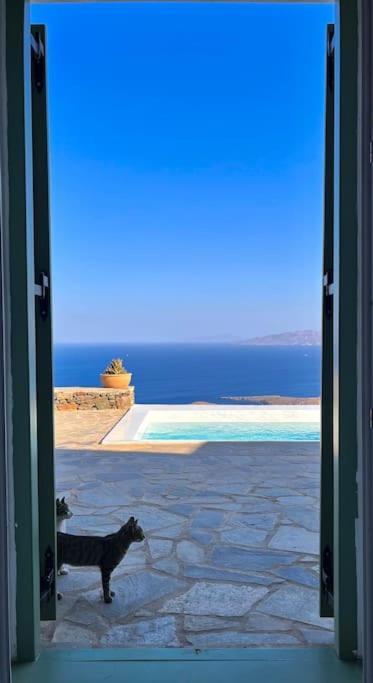 Cosy With Infinity Pool And Amazing View Kíthnos
